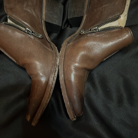 FRYE Women's "Sacha" Brown Ankle Pointed Toe Boots with Zippers Size 71/2 B - Picture 3 of 7